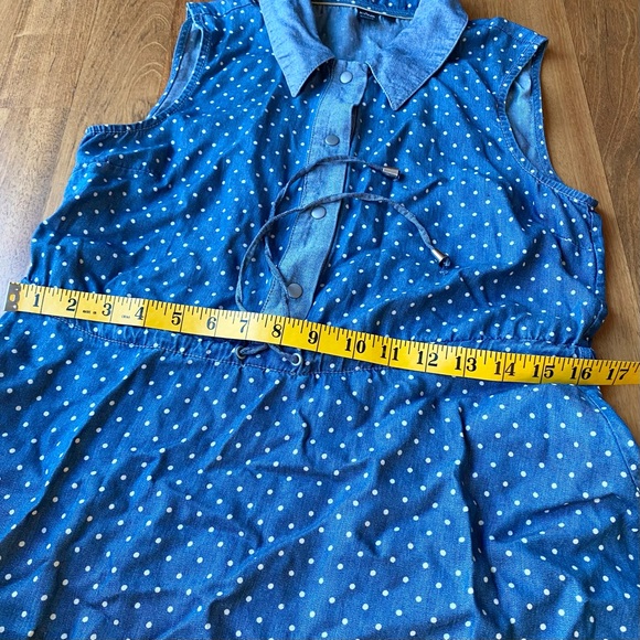 Simon’s cinch-waist, button collared sleeveless dress in blue with dots, tencel - Picture 8 of 10